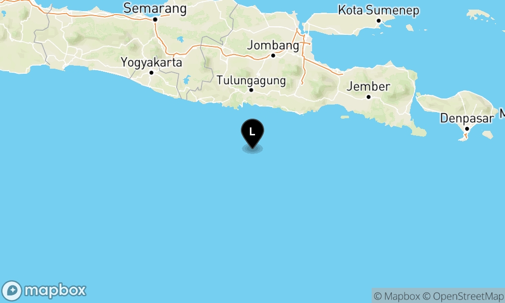 Pusat gempa berada di laut 101 km baratdaya Kab. Blitar